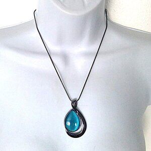 Lia Sophia Ocean Blue Signed Moonstone Necklace Gunmetal Lobster Closure NWOT